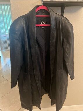 vintage Winlit black leather duster coat
Size large, classic 1980s